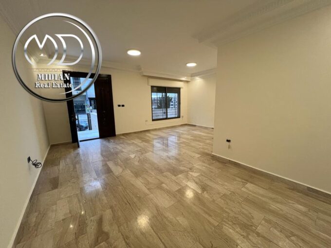 شقة ارضية للبيع دير غبار مساحة 200م مع ترس 80م تشطيبات و ديكورات سوبر ديلوكس