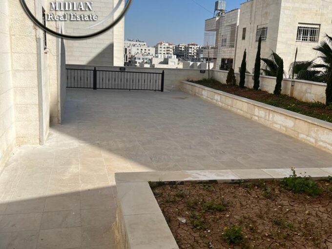 شقة ارضية فارغة للايجار خلدا مساحة 165م مع ترس و حديقة 150م تشطيبات و ديكورات سوبر ديلوكس