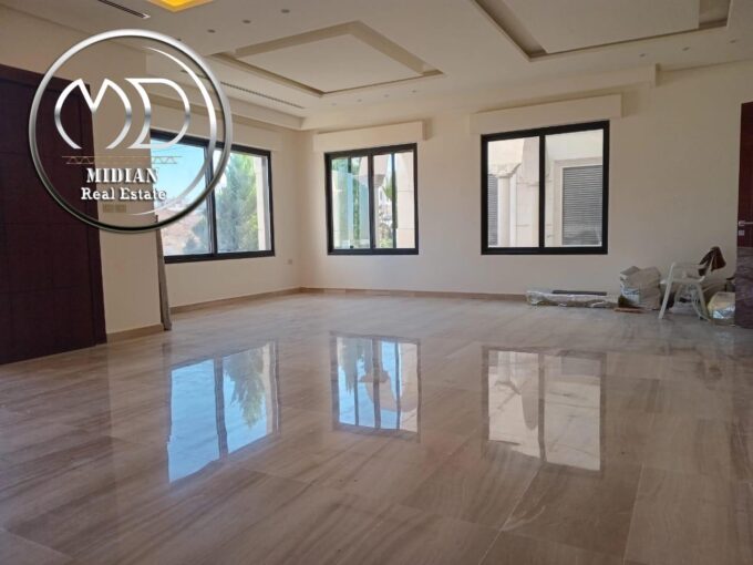 شبه فيلا فارغة للايجار في أجمل مناطق الظهير مساحة 310م 4 نوم تشطيبات ديكورات عصرية فاخرة اطلالة رائعة جديدة لم تسكن