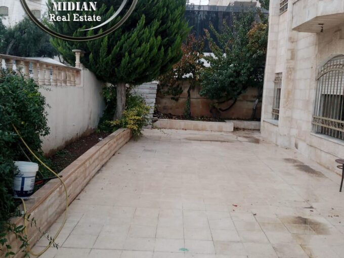 شقة أرضية للبيع تلاع العلي مساحة 150م مع ترس و حديقة 150م تصلح للاستثمار بسعر مميز