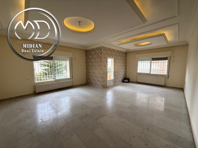 شقة فارغة للايجار خلدا مساحة 220م طابق أول تشطيبات و ديكورات سوبر ديلوكس بسعر مميز جداً