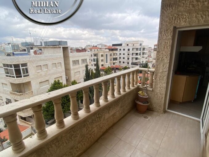 شقة للبيع طابق أول الجاردنز مساحة 135م تصلح للاستثمار اطلالة رائعة بسعر مميز جداً